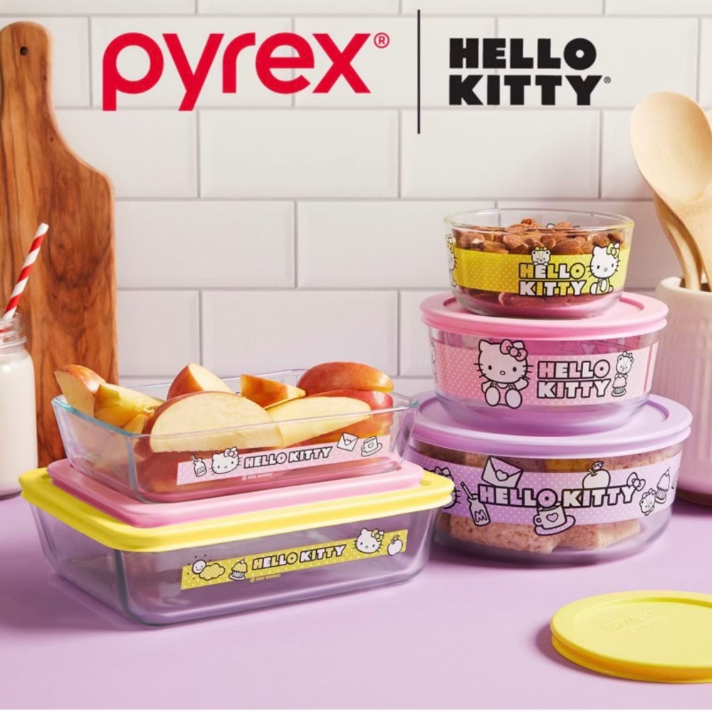 Pyrex 10 piece Hello Kitty Set